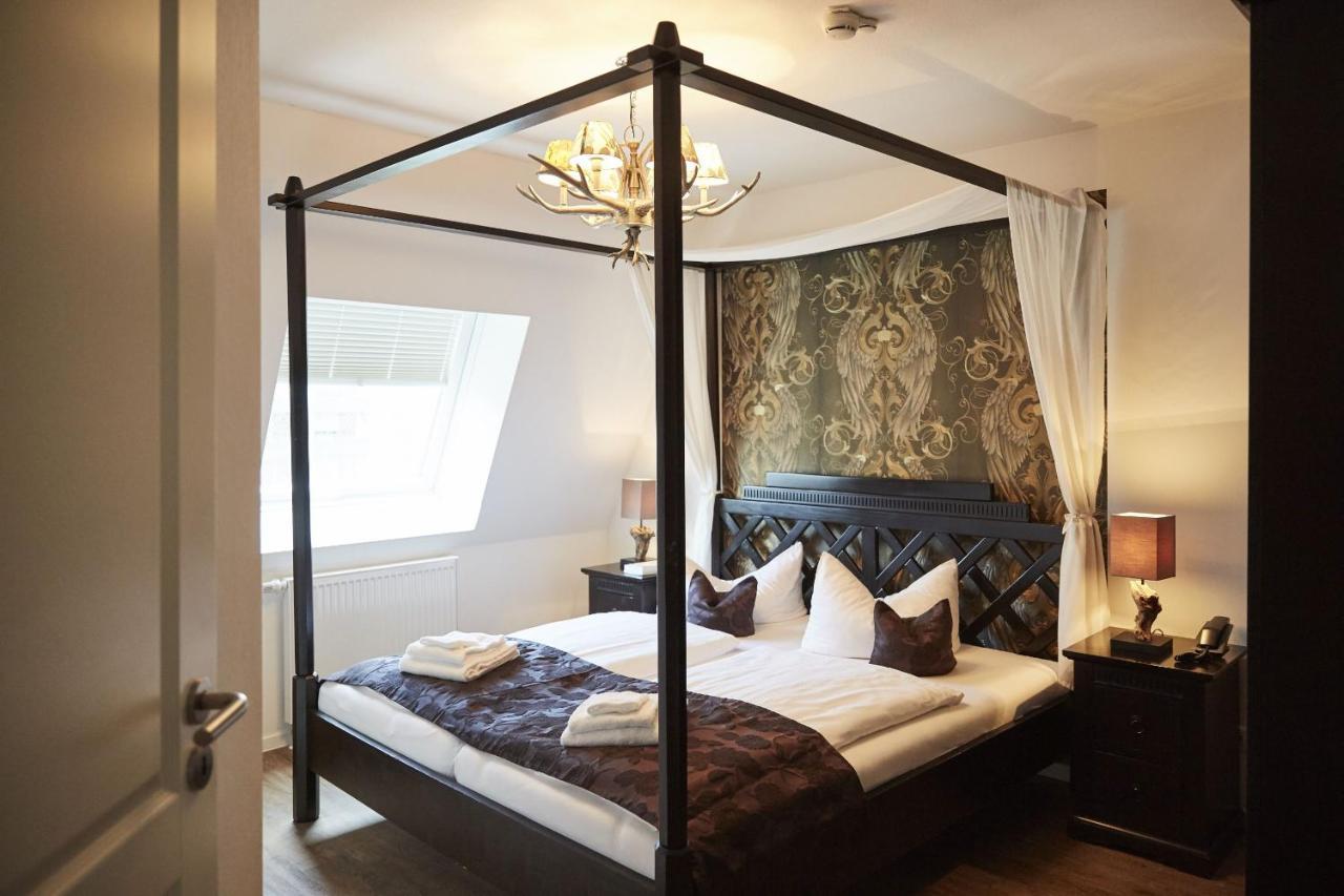 Large Suite,1393845344:JPEG