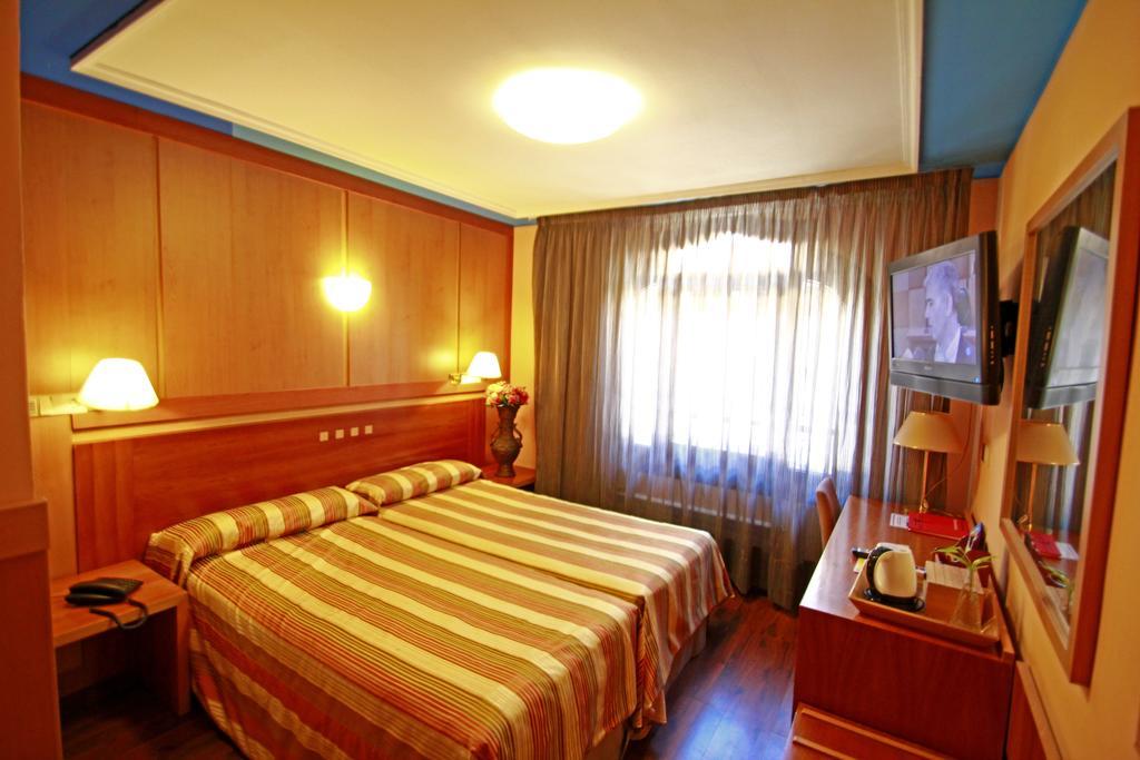 Double or Twin Room,444208512:JPEG