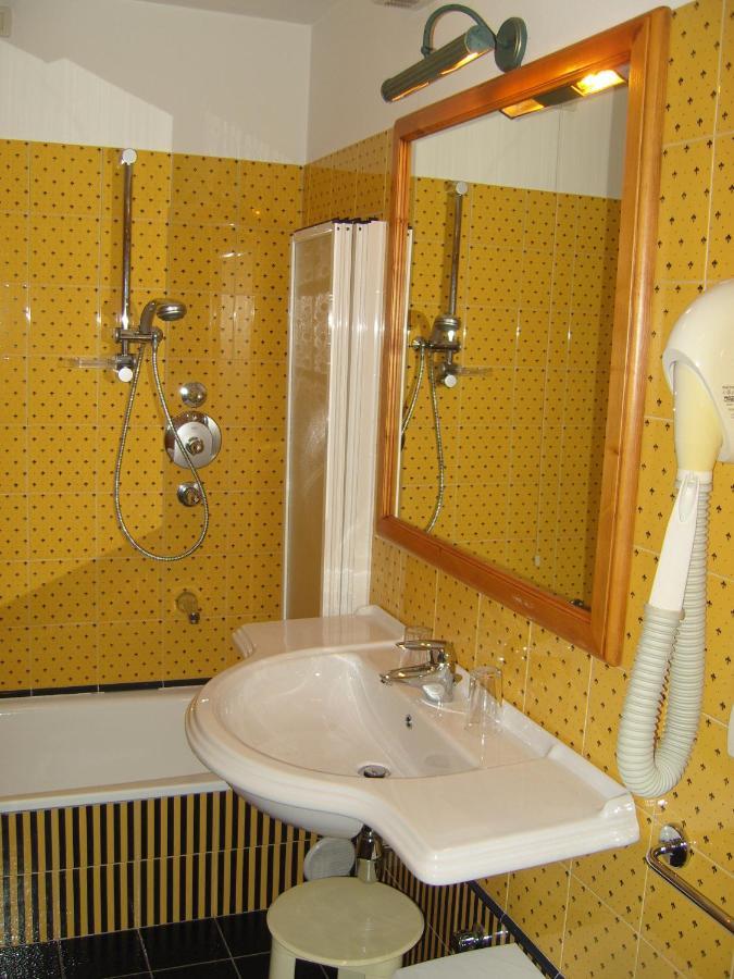 Basic Double or Twin Room,636231618:JPEG