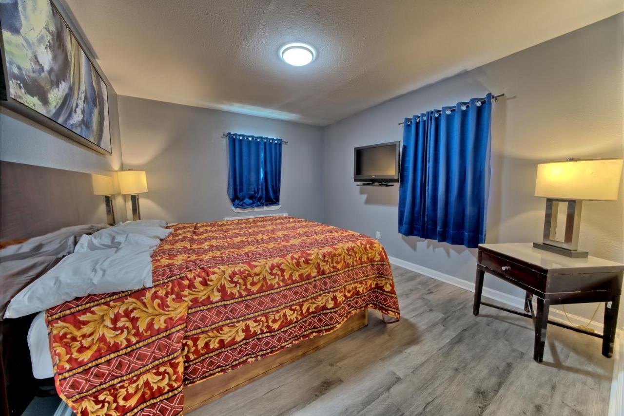 One-Bedroom Apartment Pool View,1394984858:JPEG