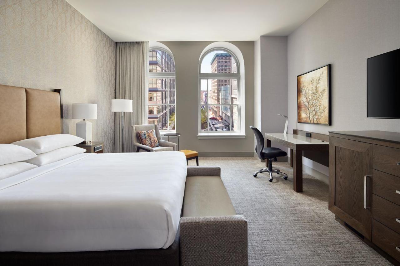 Tower Room - 1 King Bed,1395395135:JPEG