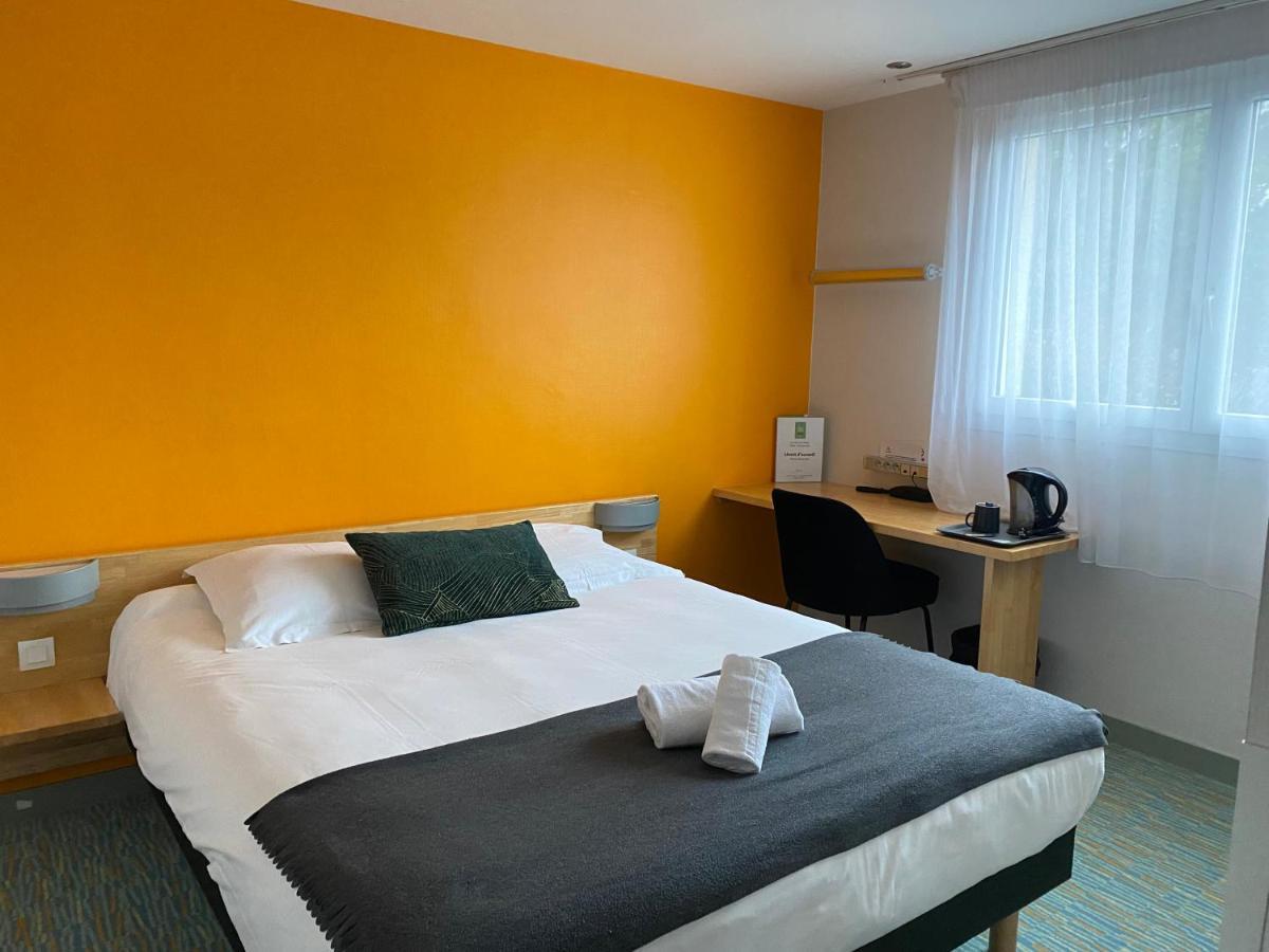 Classic Double Room Large Bed,1395556511:JPEG