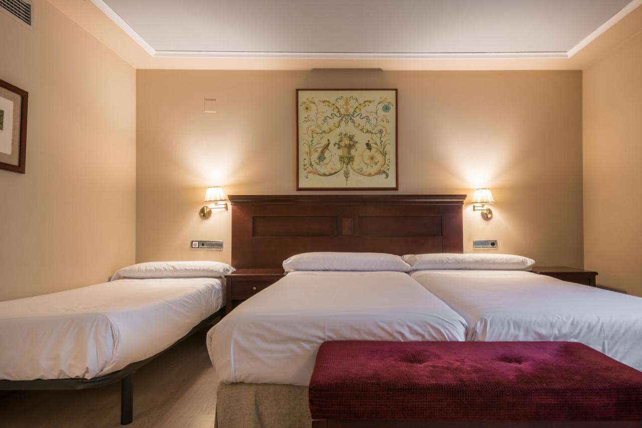 Triple Room,1396065203:JPEG
