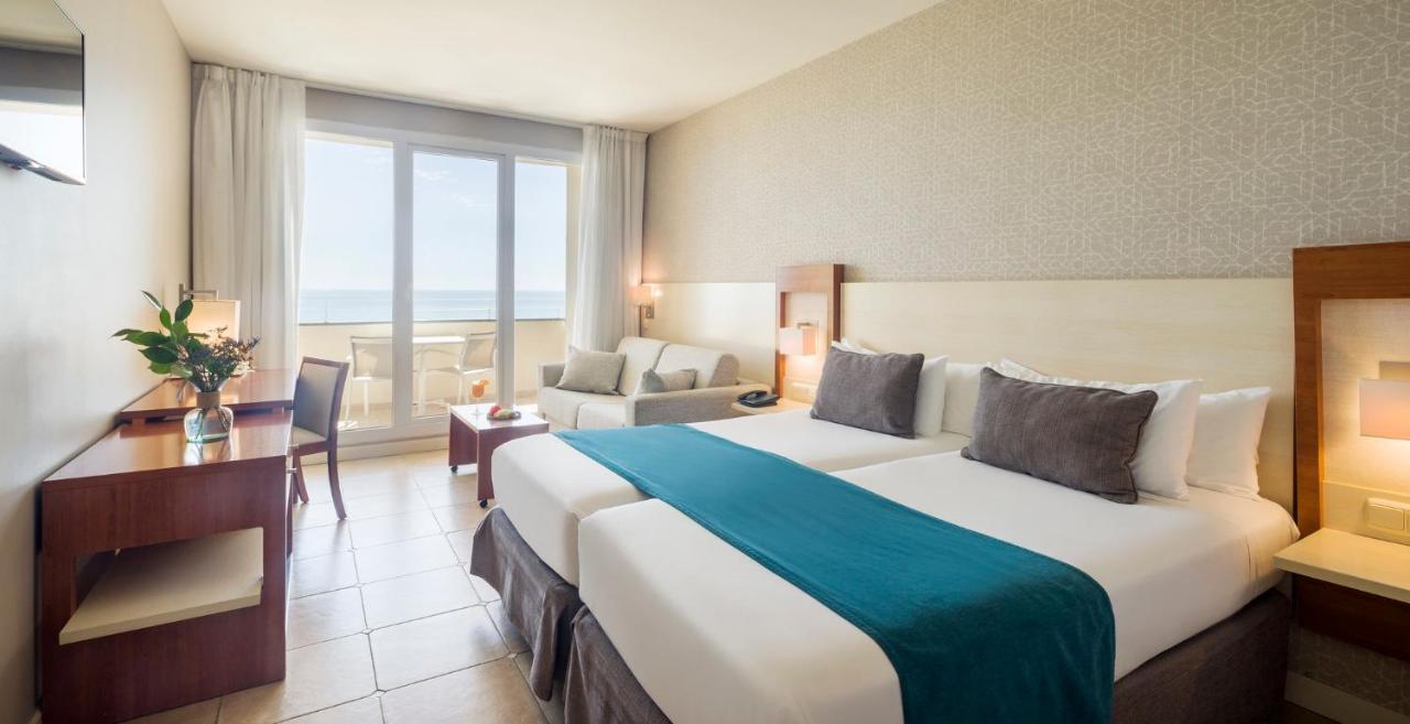 Habitación Triple con vistas al mar (2 adultos + 2 niños)