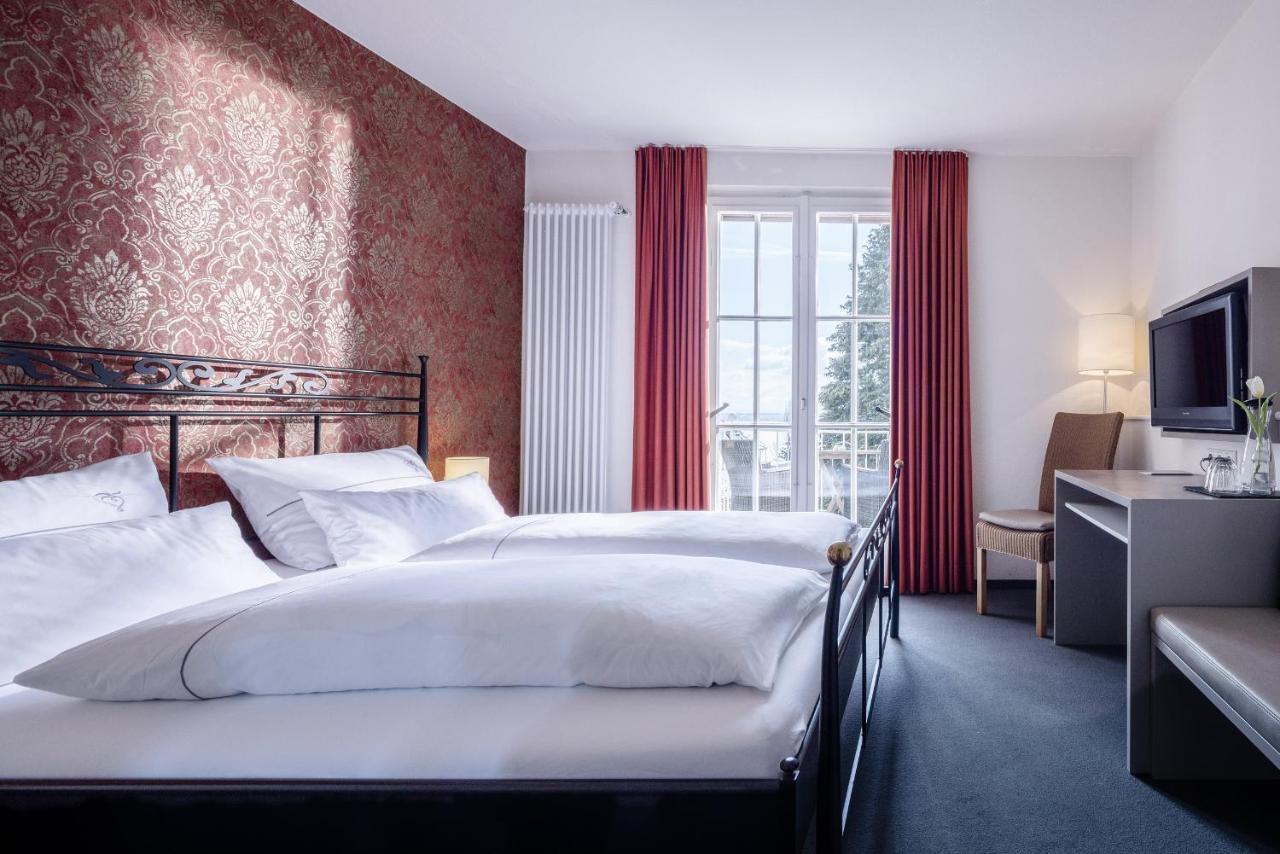 Small Double Room with Balcony and Lake View,1396784882:JPEG