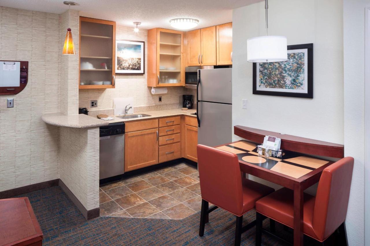 One-Bedroom King Suite