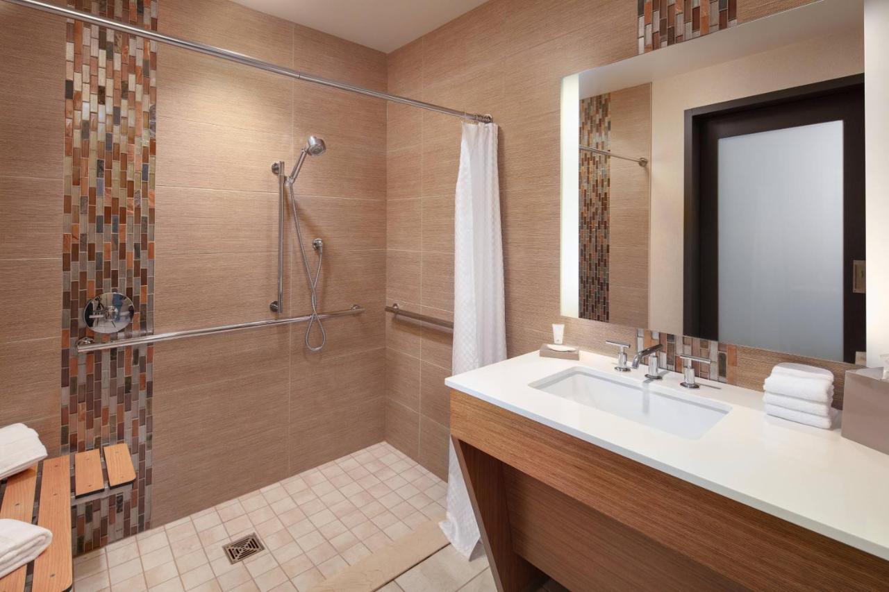 Premium King Room,1400181353:JPEG
