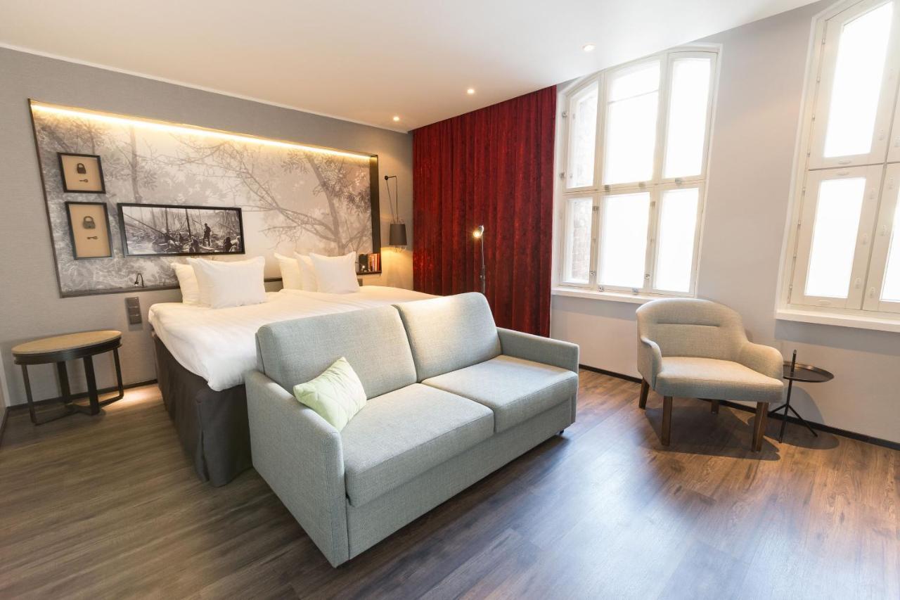 Family Room,1587496977:JPEG