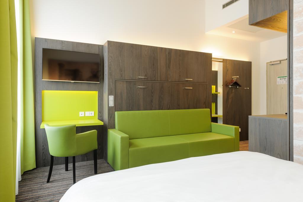 Twin Room with a Sofa Bed,1704998912:JPEG