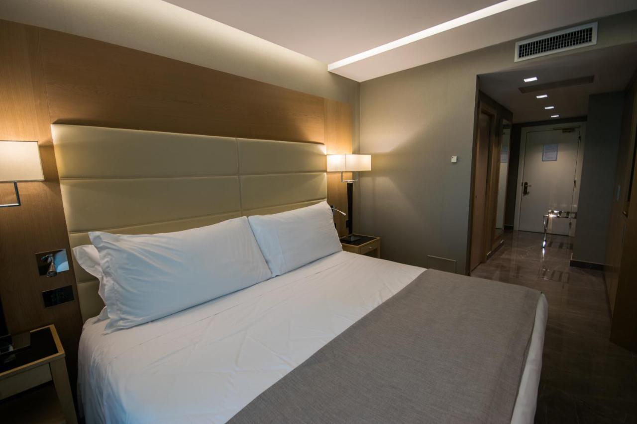 Executive Suite,1406060627:JPEG