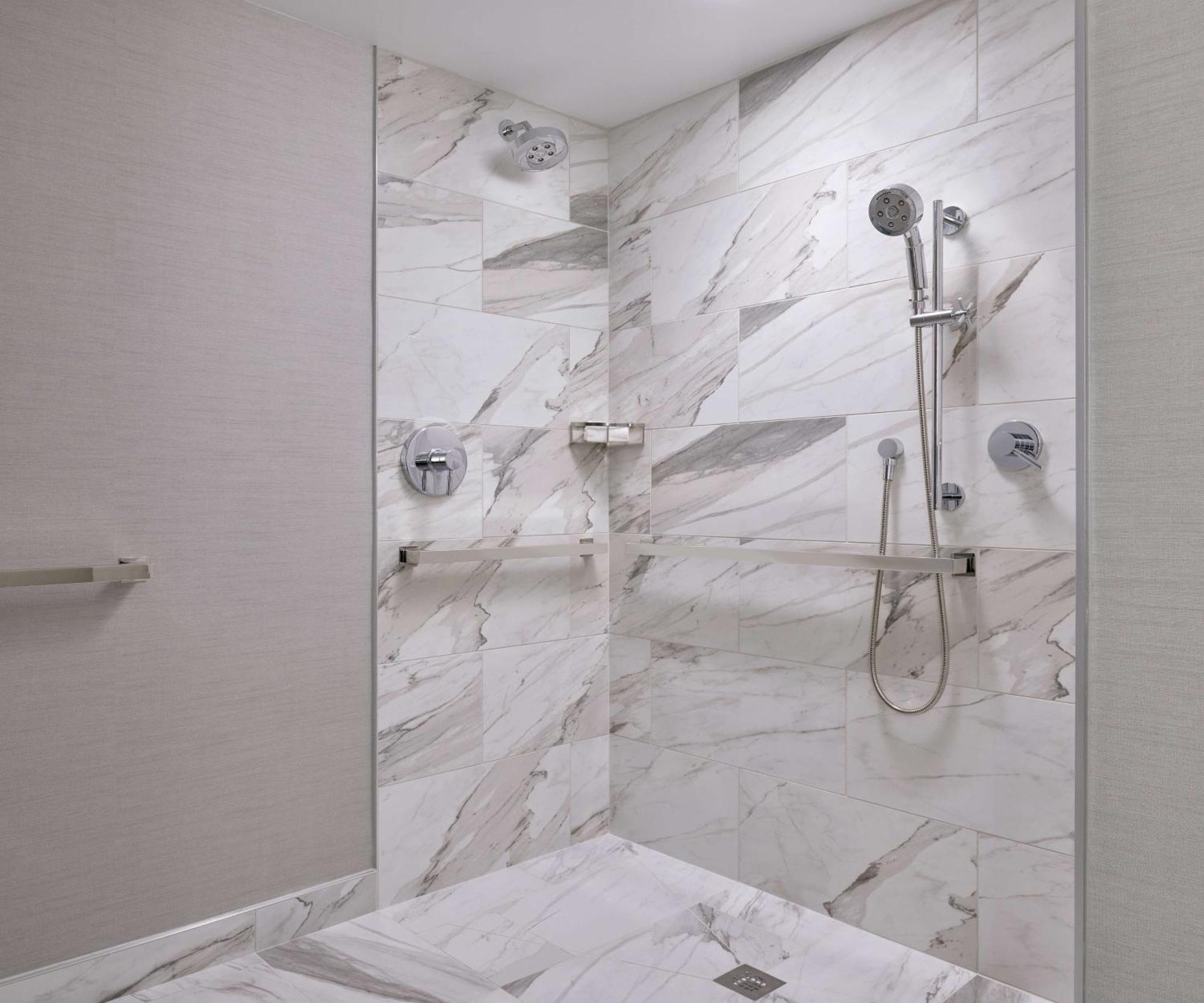One-Bedroom Suite Two Double Beds Roll Shower Mobility Access or Non-Smoking,1407106262:JPEG