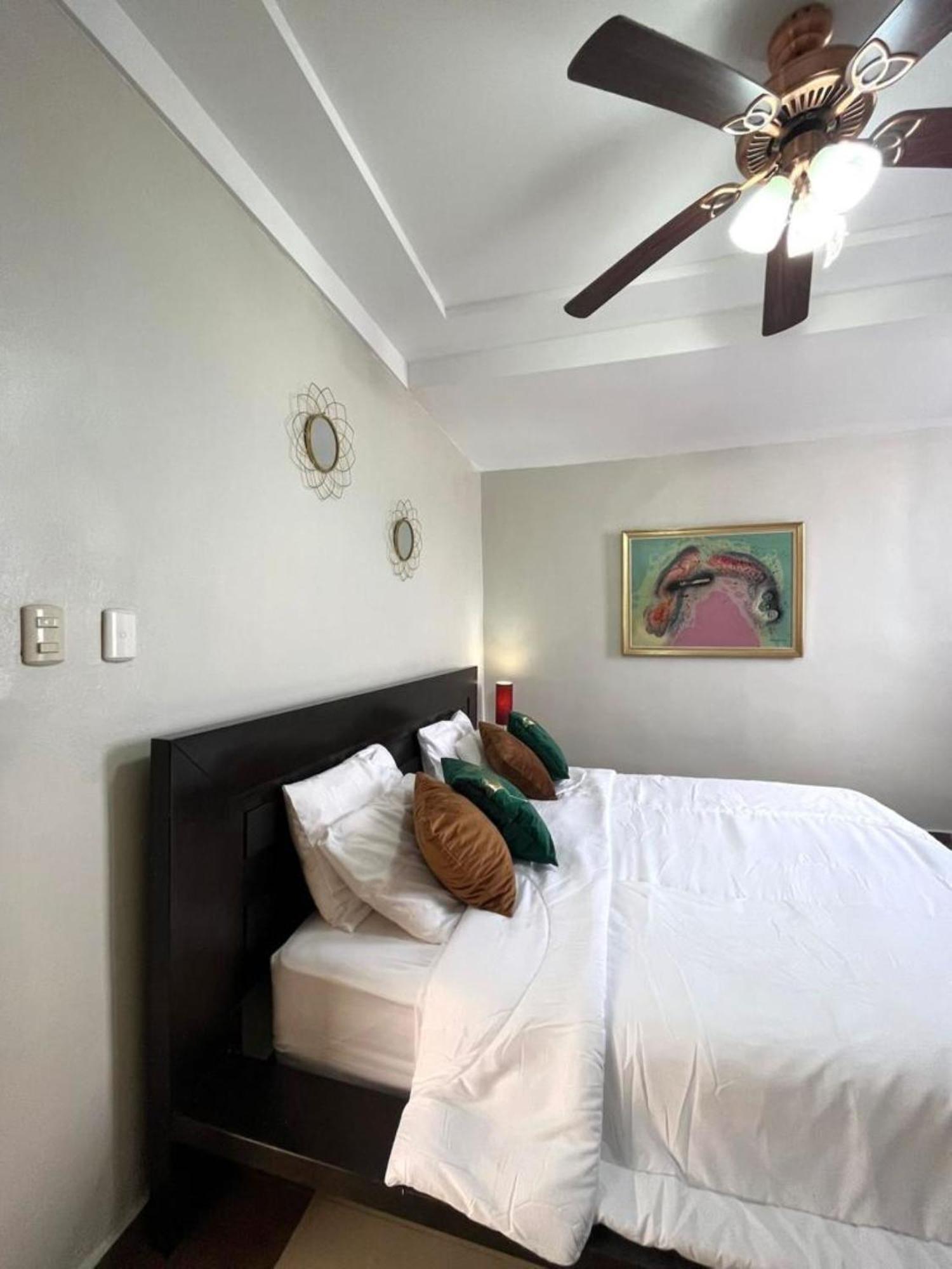 Queen Room,1407608267:JPEG