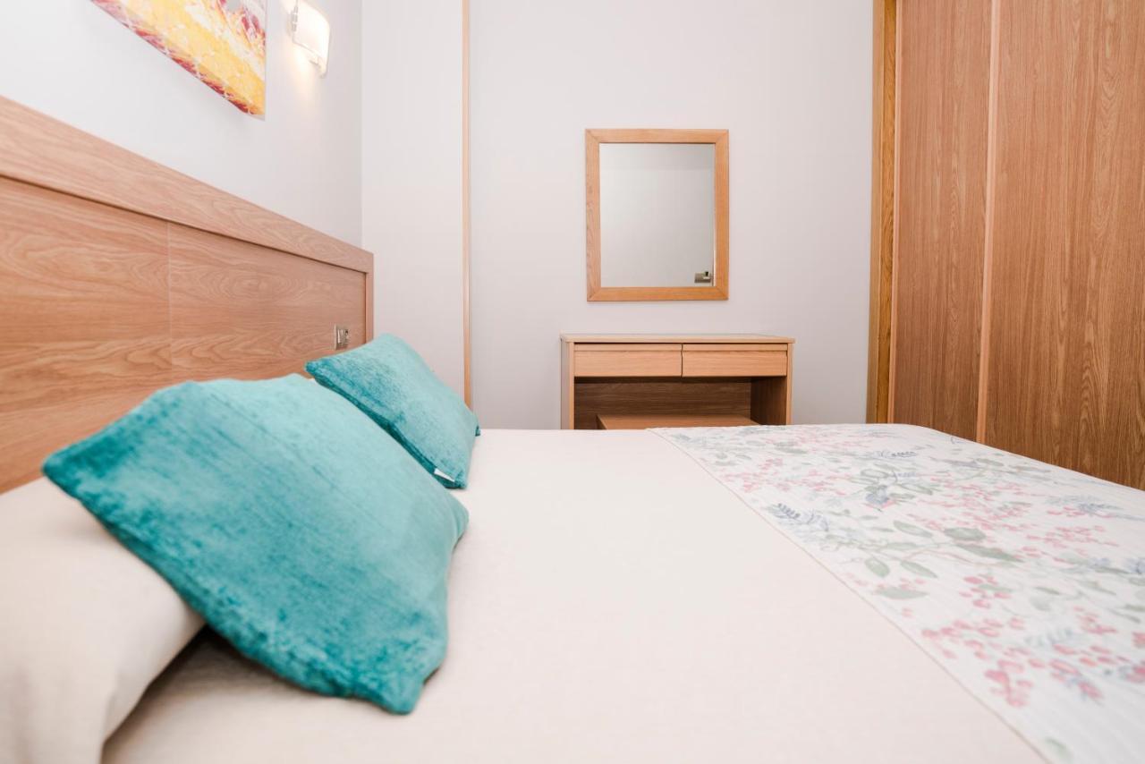 Double or Twin Room with Interior View,1407812399:JPEG