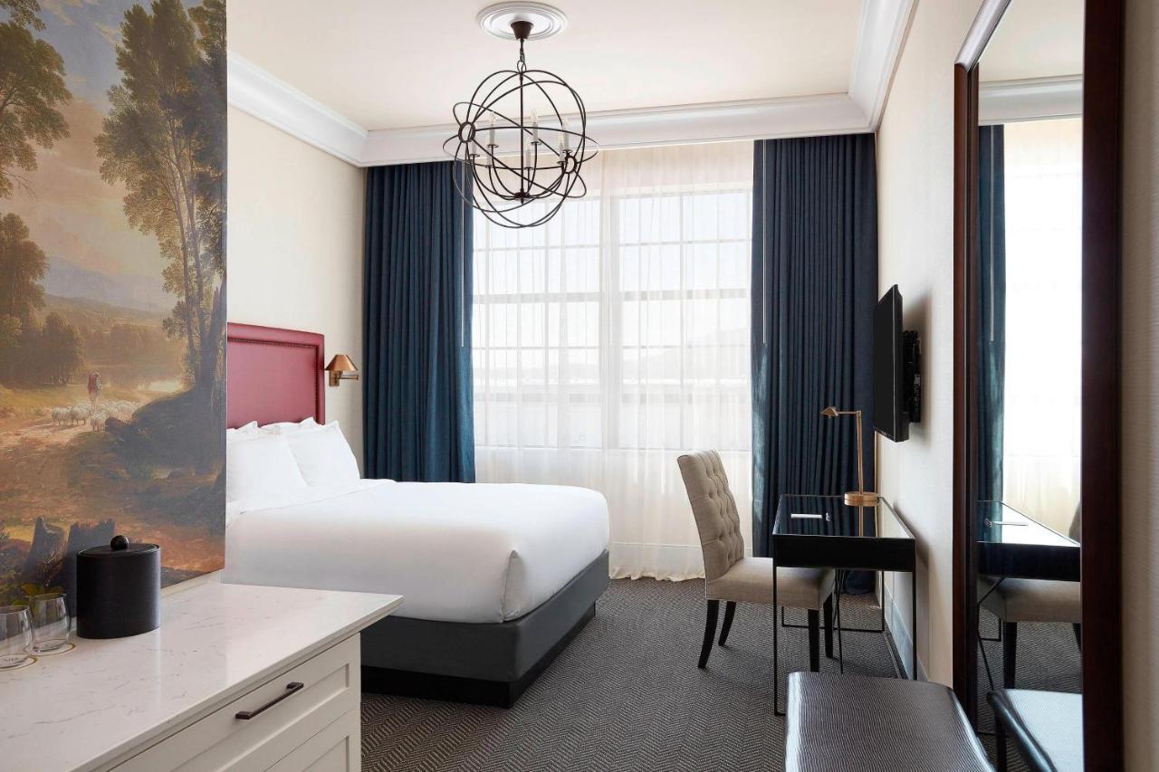 Business King Room