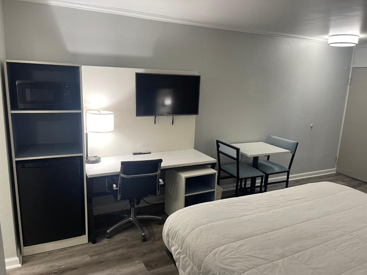 King Room - Accessible/Non-Smoking