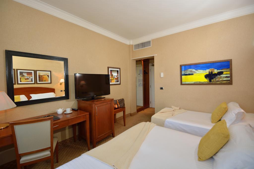 Triple Room,141115677:JPEG