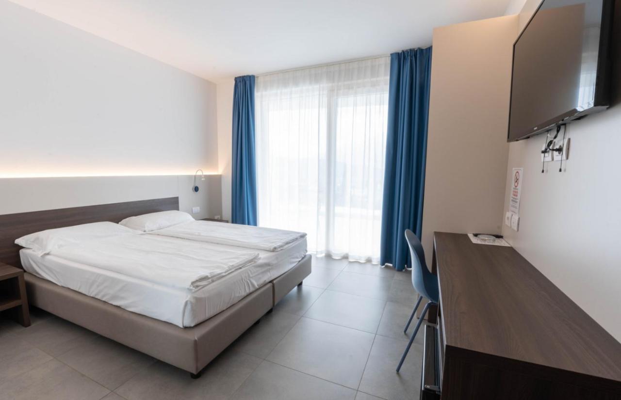 Double or Twin Room with Lake View,1592166757:JPEG