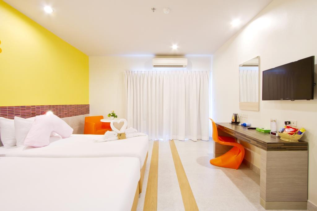 Deluxe Twin Room Pool View