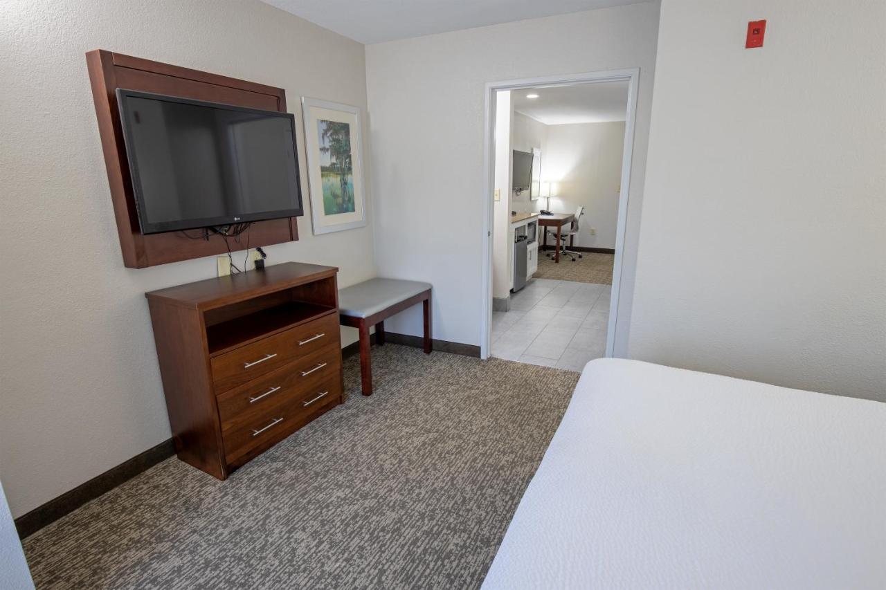 One-Bedroom King Suite with Hot Tub