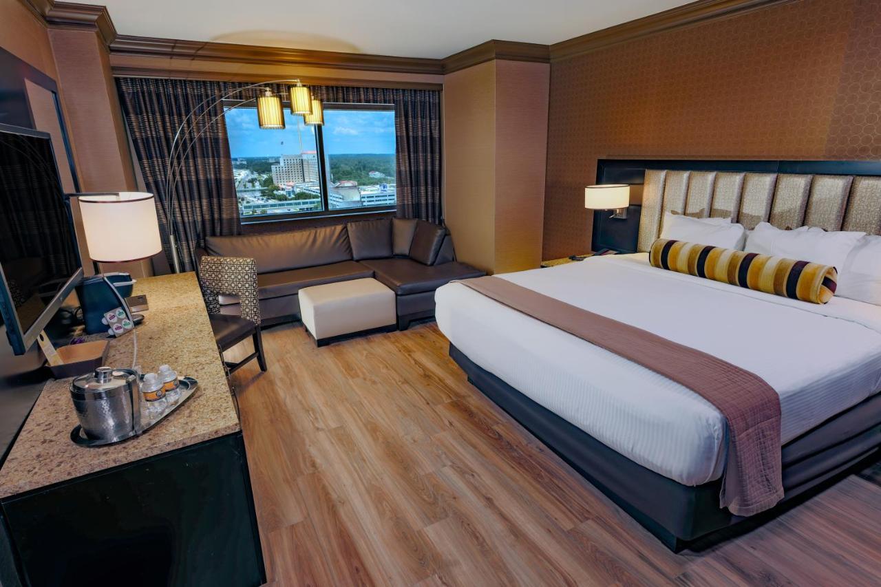 Luxury Room 1 King Bed,1420863192:JPEG