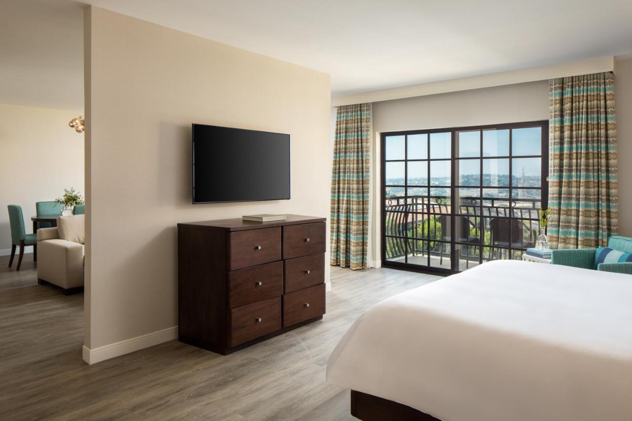 Premium, Guest room, 1 King, Coastline view, Grand View, Balcony