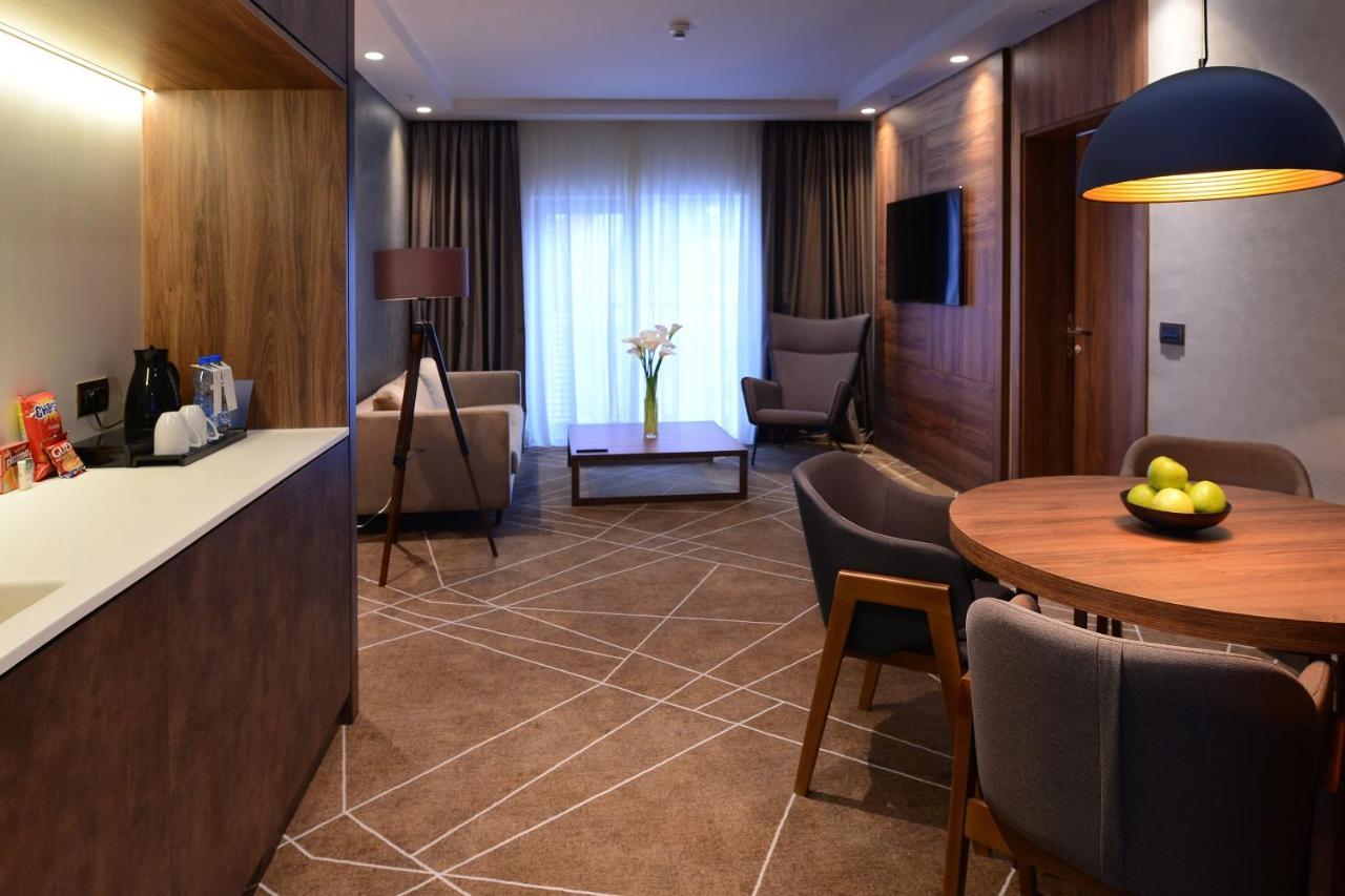 Club Junior Suite Signature Club Lounge lounge access,1418898168:JPEG