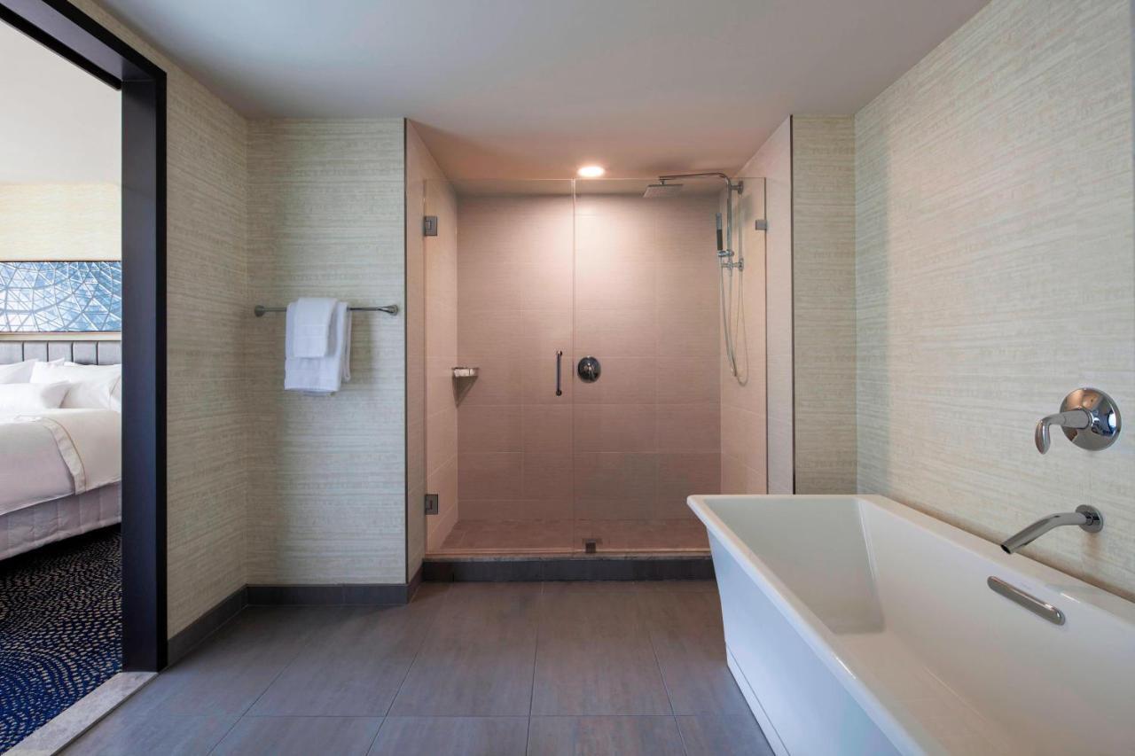 Deluxe Suite,1418917413:JPEG