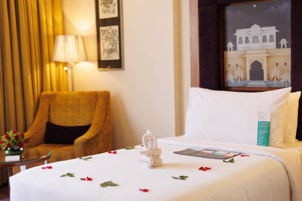 Superior Garden view with King Bed (20% discount on food and soft beverages, 30% discount on Spa,Buy 1 get 1 on select brands at Madeira bar between 4 pm - 10 pm),1643171187:JPEG