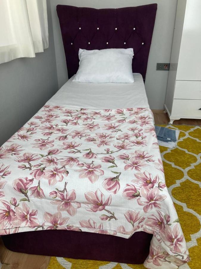 1 King Bed, One-Bedroom with Bathtub, Kitchen, Living Area, Washer-Dryer and Lounge Access