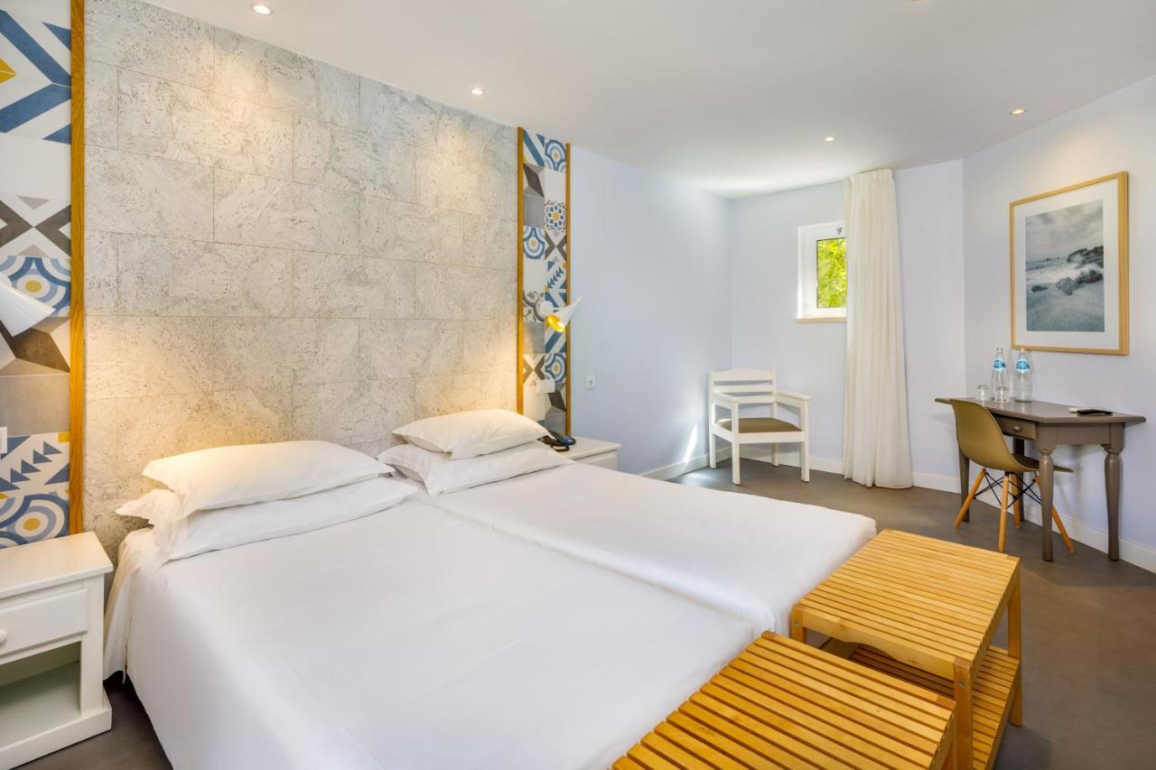 Twin Room (2 Adults + 1 Child up to 11 years old),1338524021:JPEG