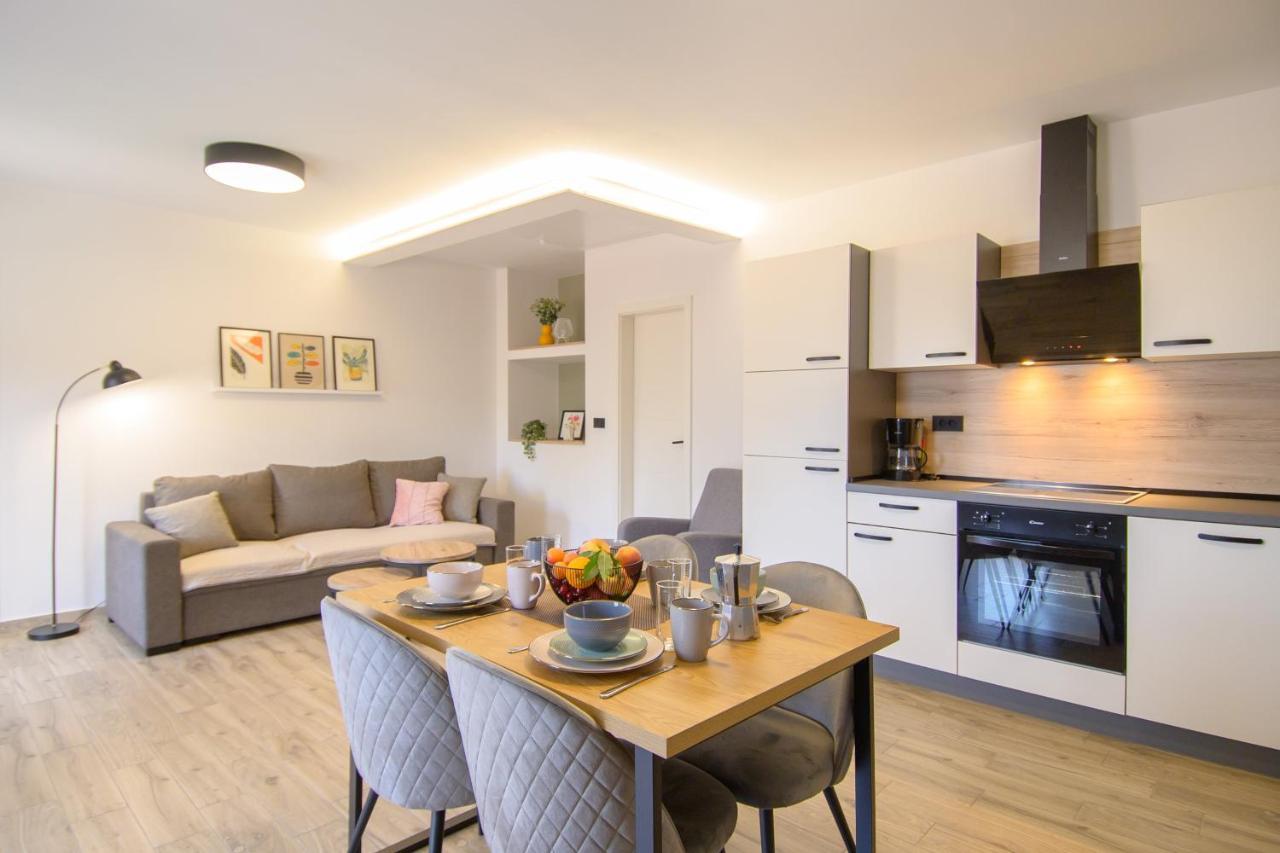Superior One-Bedroom Apartment with Balcony,1557736849:JPEG