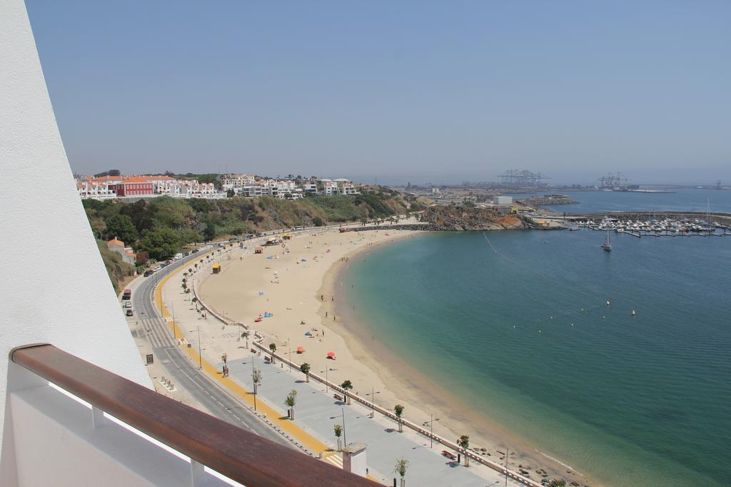 Quarto Twin com Varanda e Vista Mar