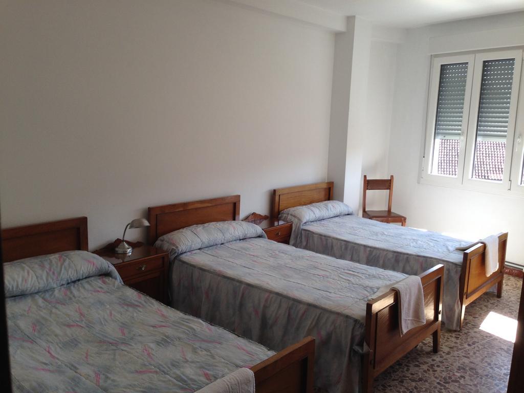 Quarto Triplo com Casa de Banho Partilhada