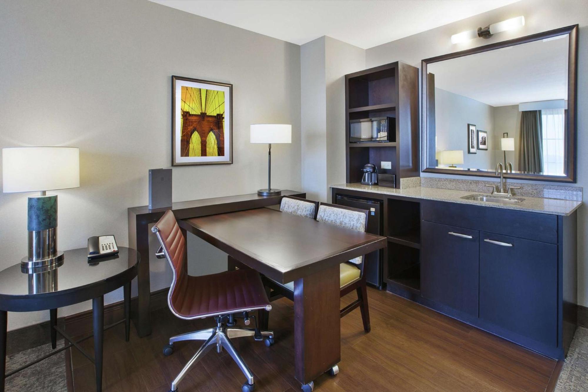 One-Bedroom Queen Suite with Roll-In Shower - Mobility Accessible/Non-Smoking