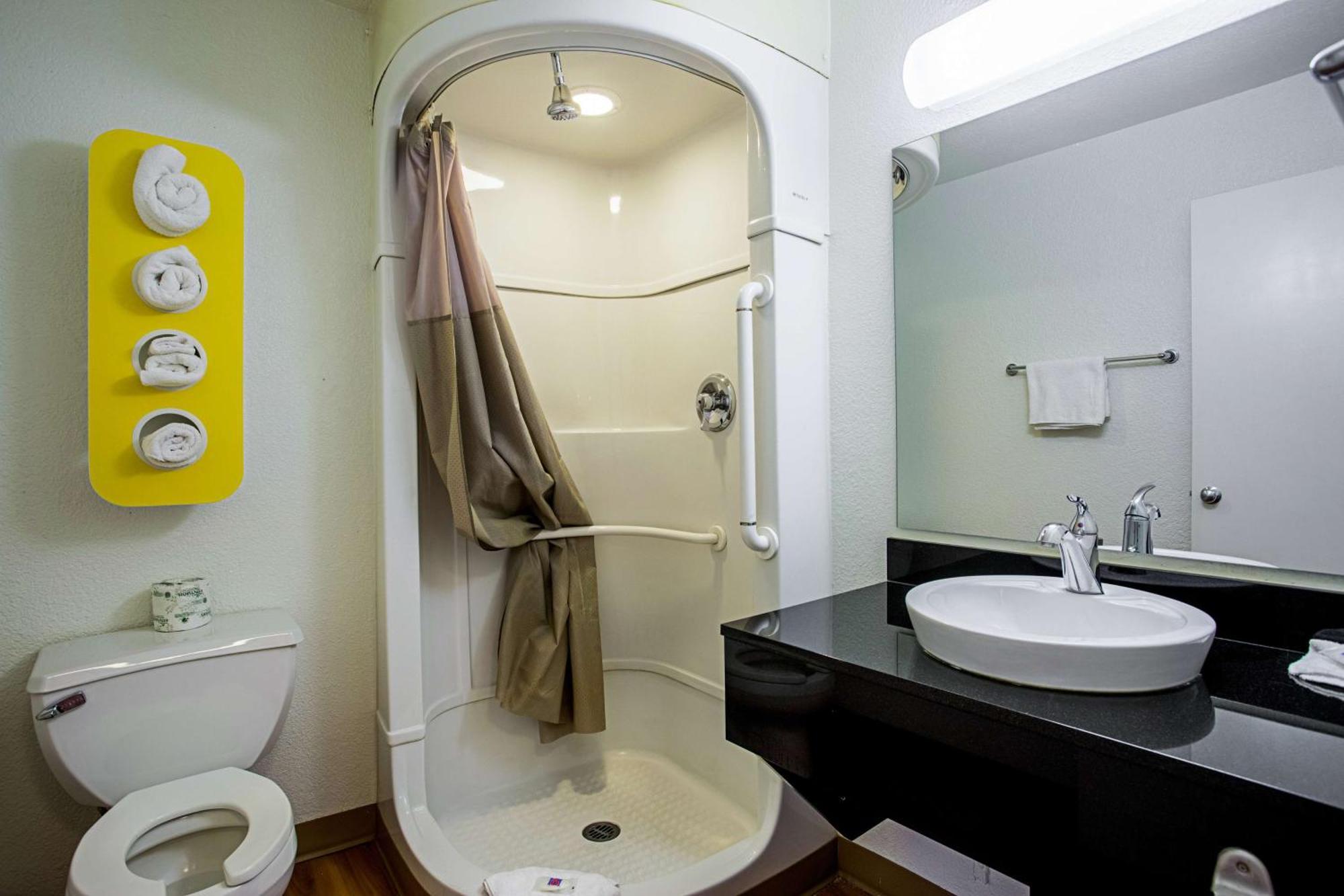 Chambre Double - Accessible aux Personnes à Mobilité Réduite