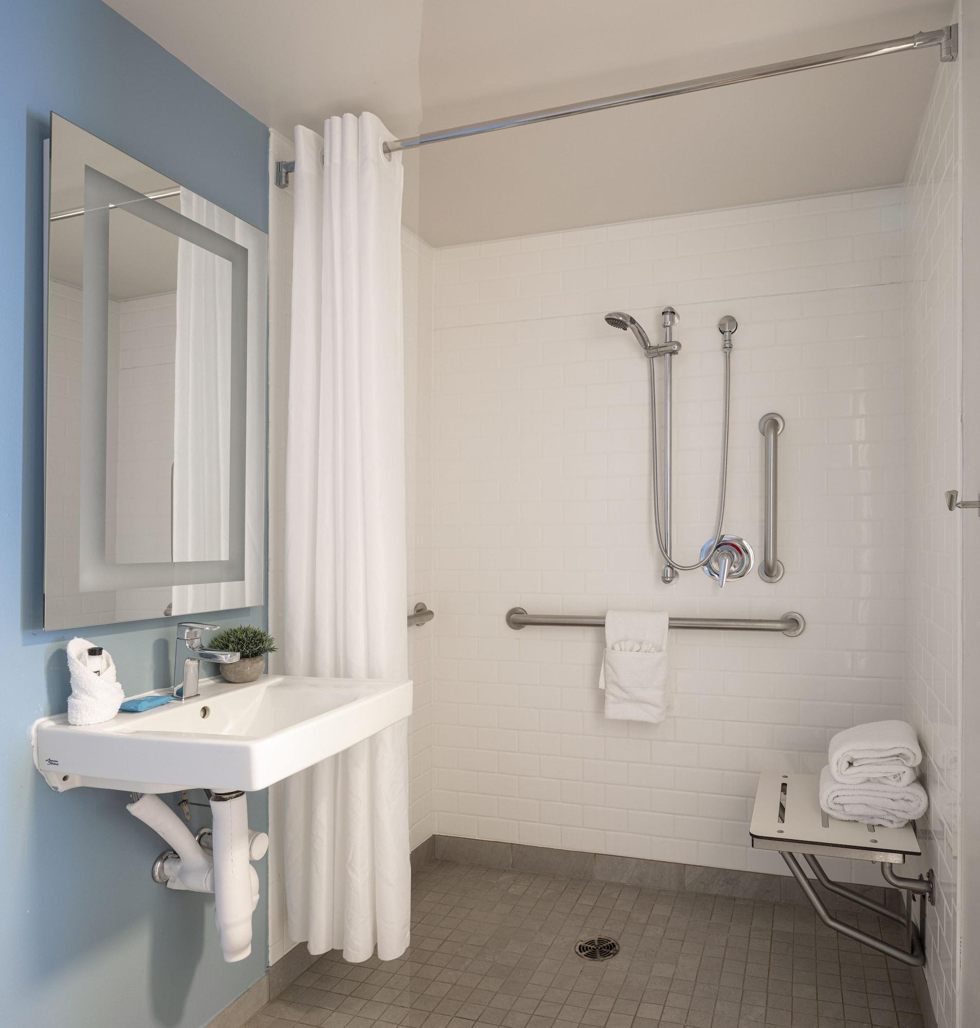 Standard King Room Disability Access or Roll Shower,1438169368:JPEG