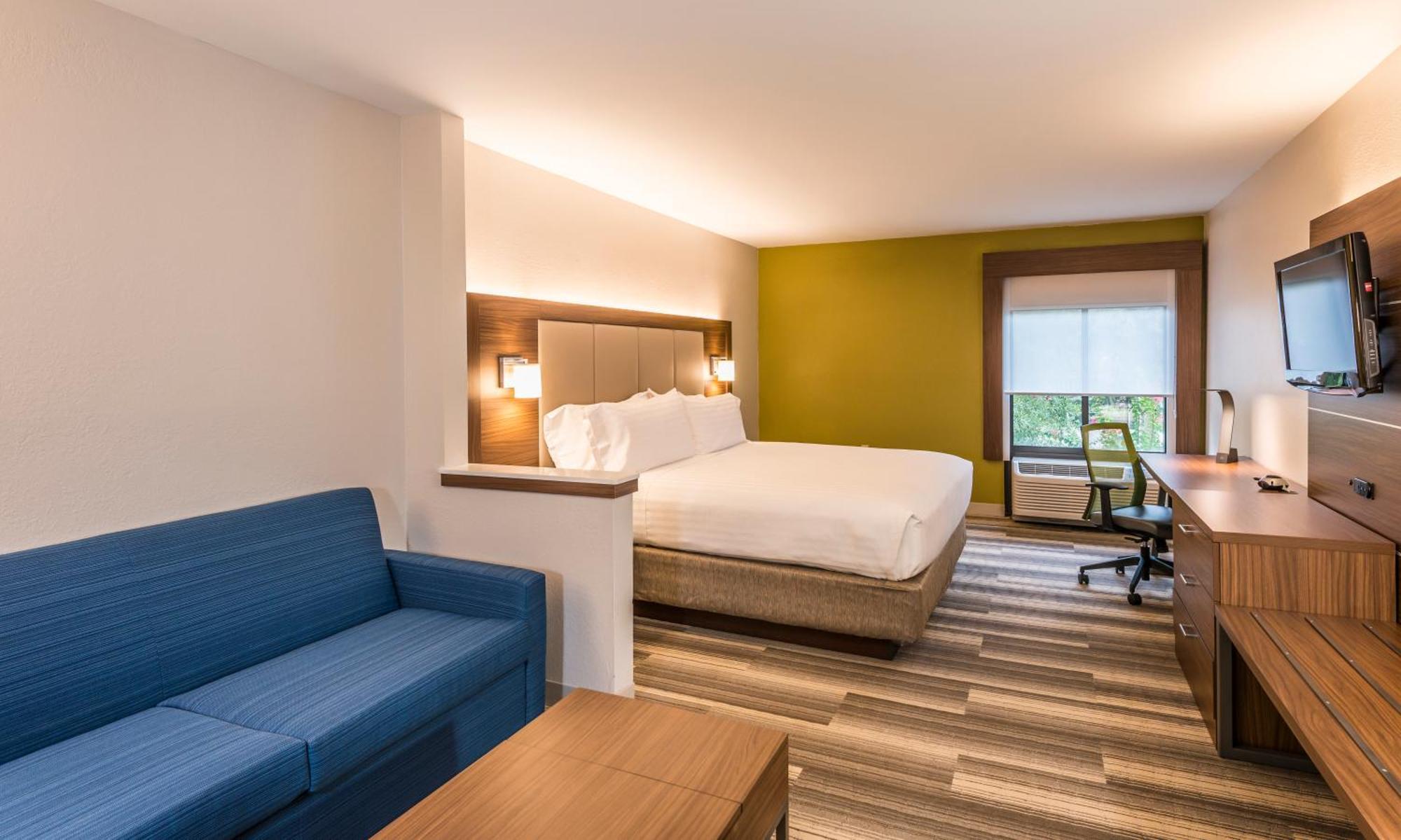 King Room with Roll-In Shower - Disability Access