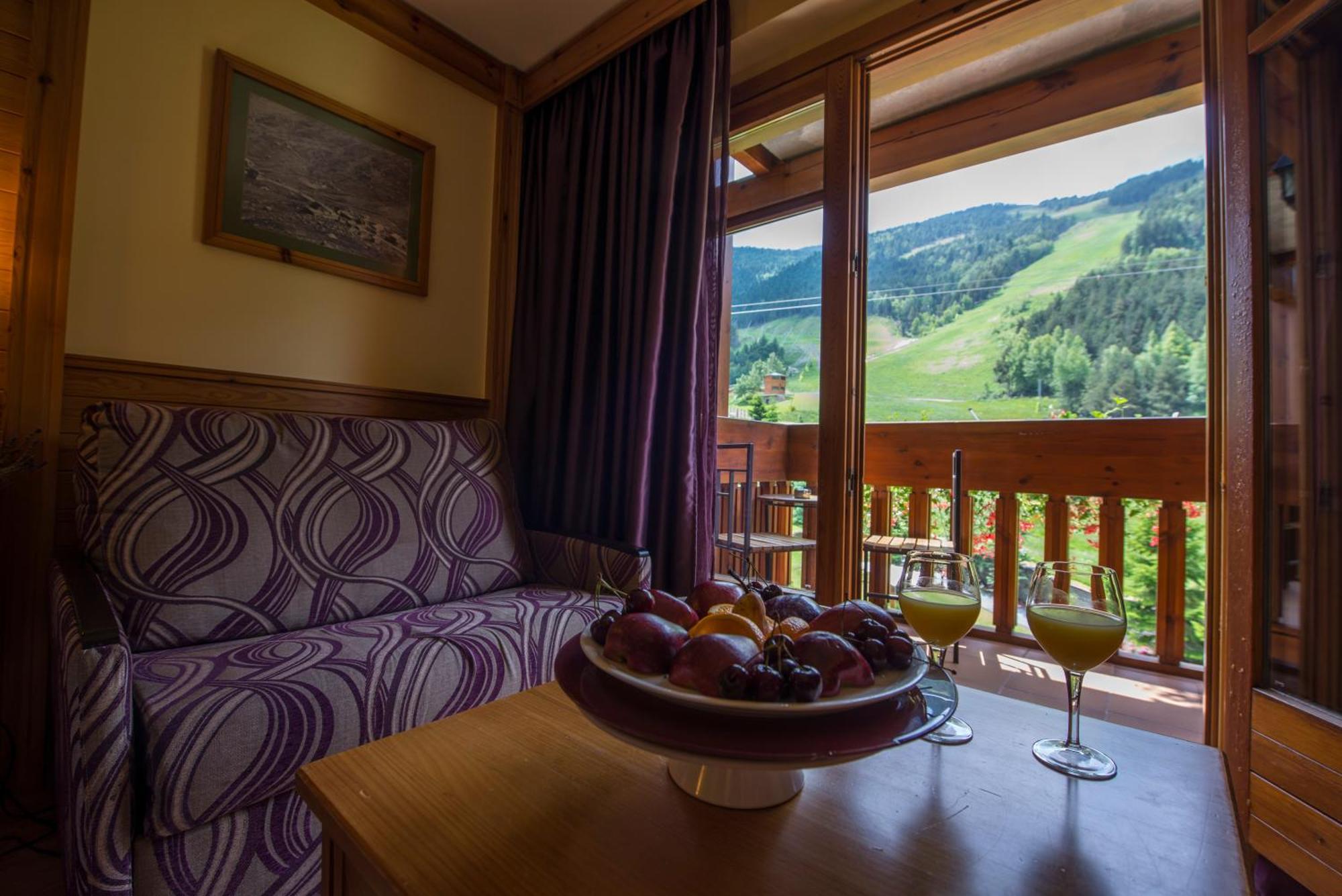 Twin Room with Ski Slopes views,1440645757:JPEG