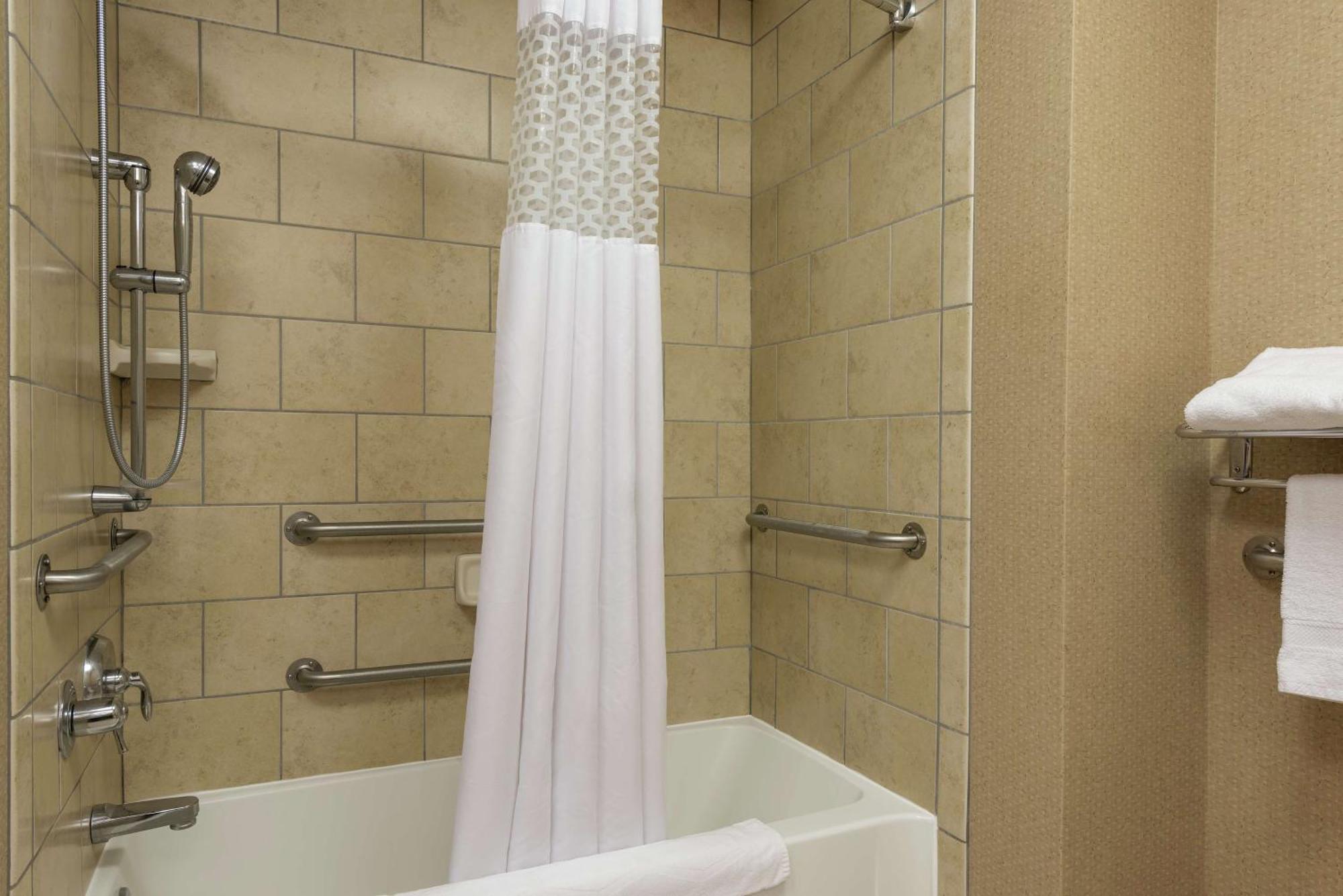 Queen Room with Two Queen Beds - Mobility Access/Non-Smoking