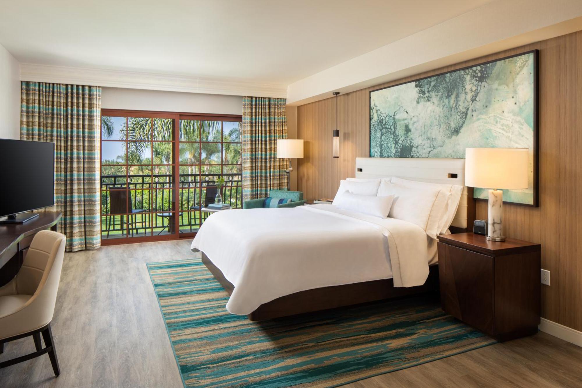Deluxe, Guest room, 1 King, Balcony