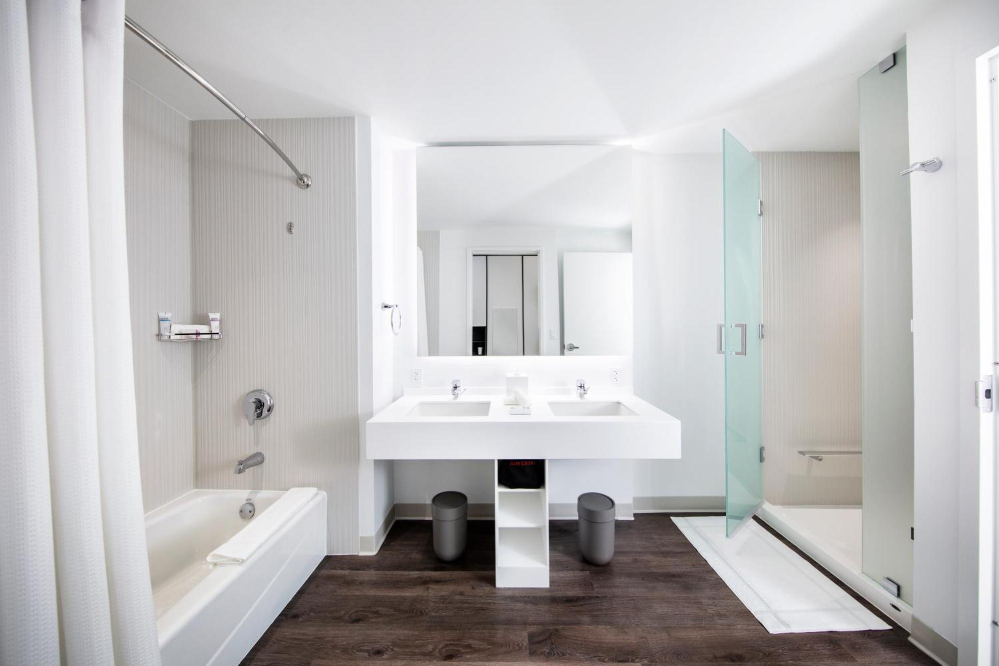 Suite King com Vista Horizonte (Inclui Entrada Antecipada no Parque*)