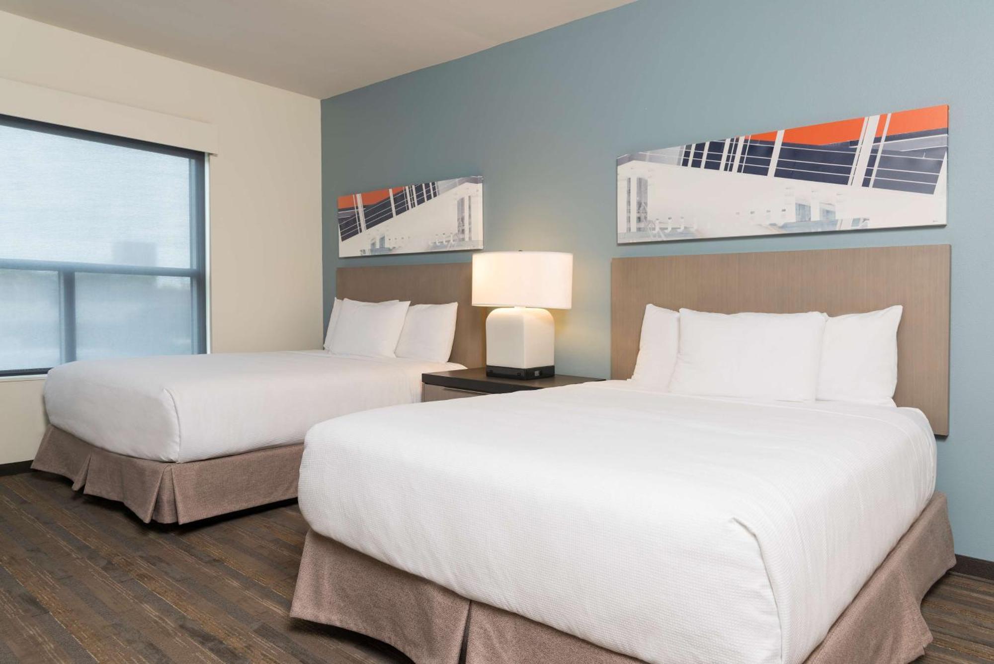 Den Guestroom Two Queen Beds
