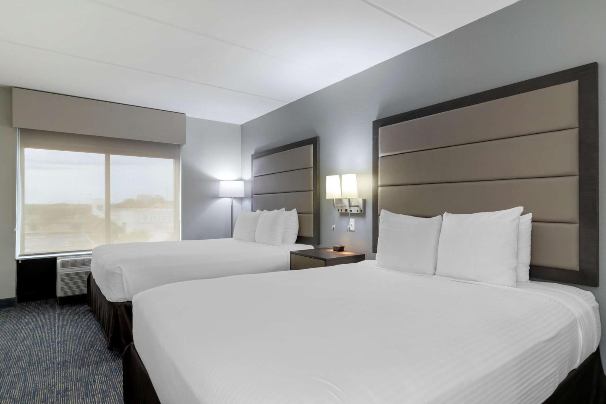 Queen Room with Two Queen Beds and Roll-In Shower - Disability Access