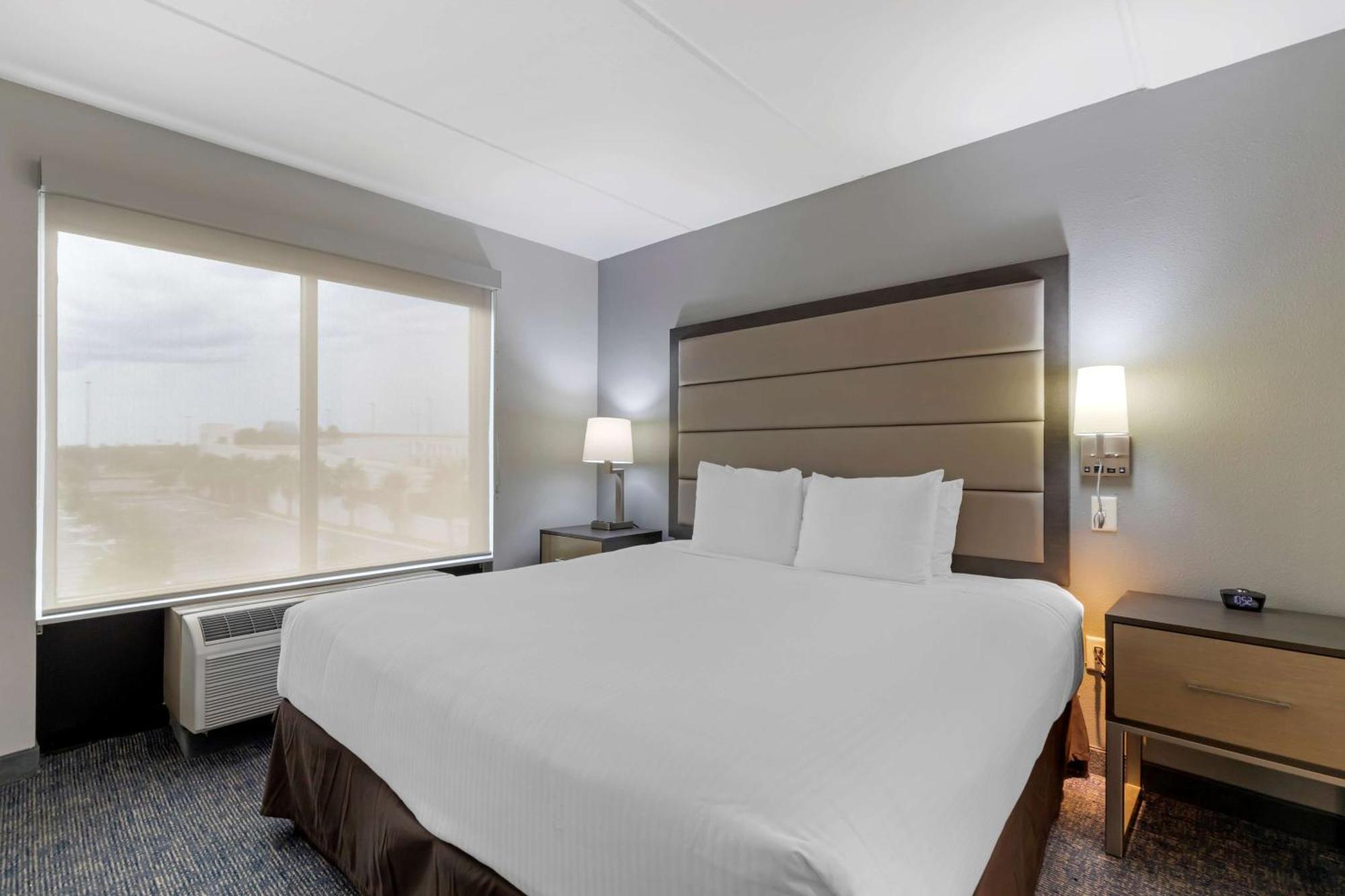 King Suite with Spa Bath - Non-Smoking