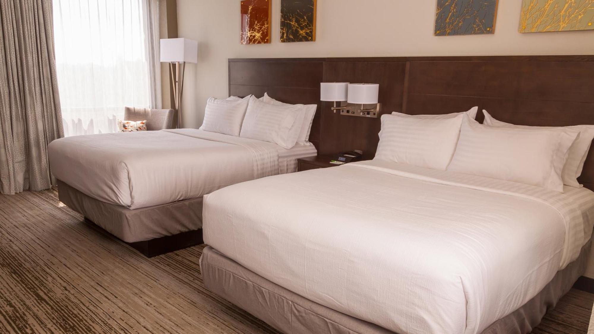 Standard Queen Room with Two Queen Beds and Mobility Accessible Tub