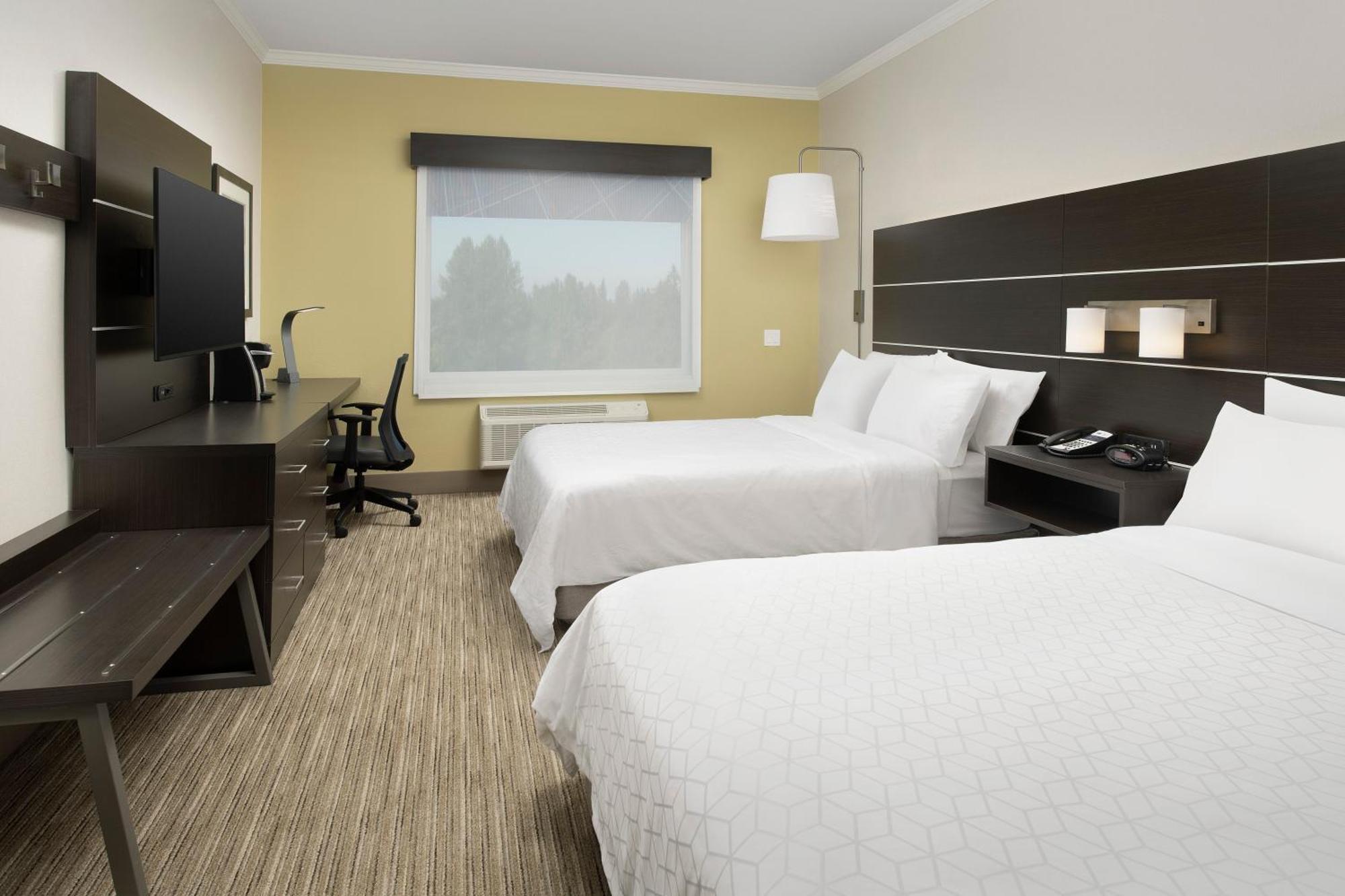 Standard Room with Two Queen Beds - Communications Accessible Tub