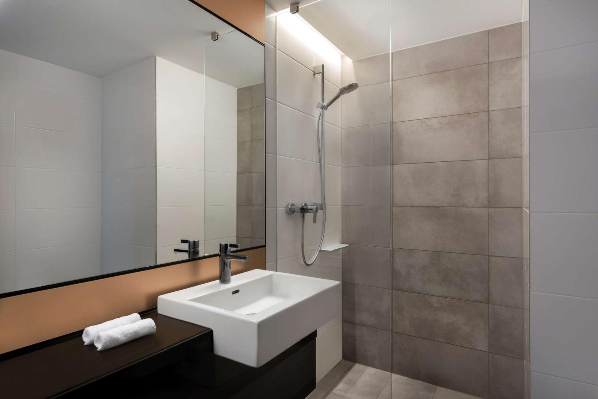 One-Bedroom Apartment,1452538645:JPEG