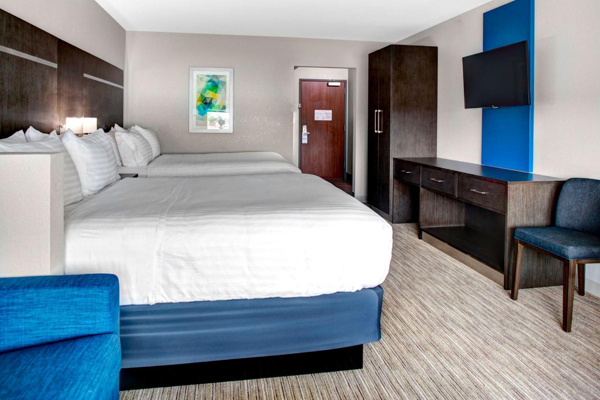 Queen Suite with Two Queen Beds