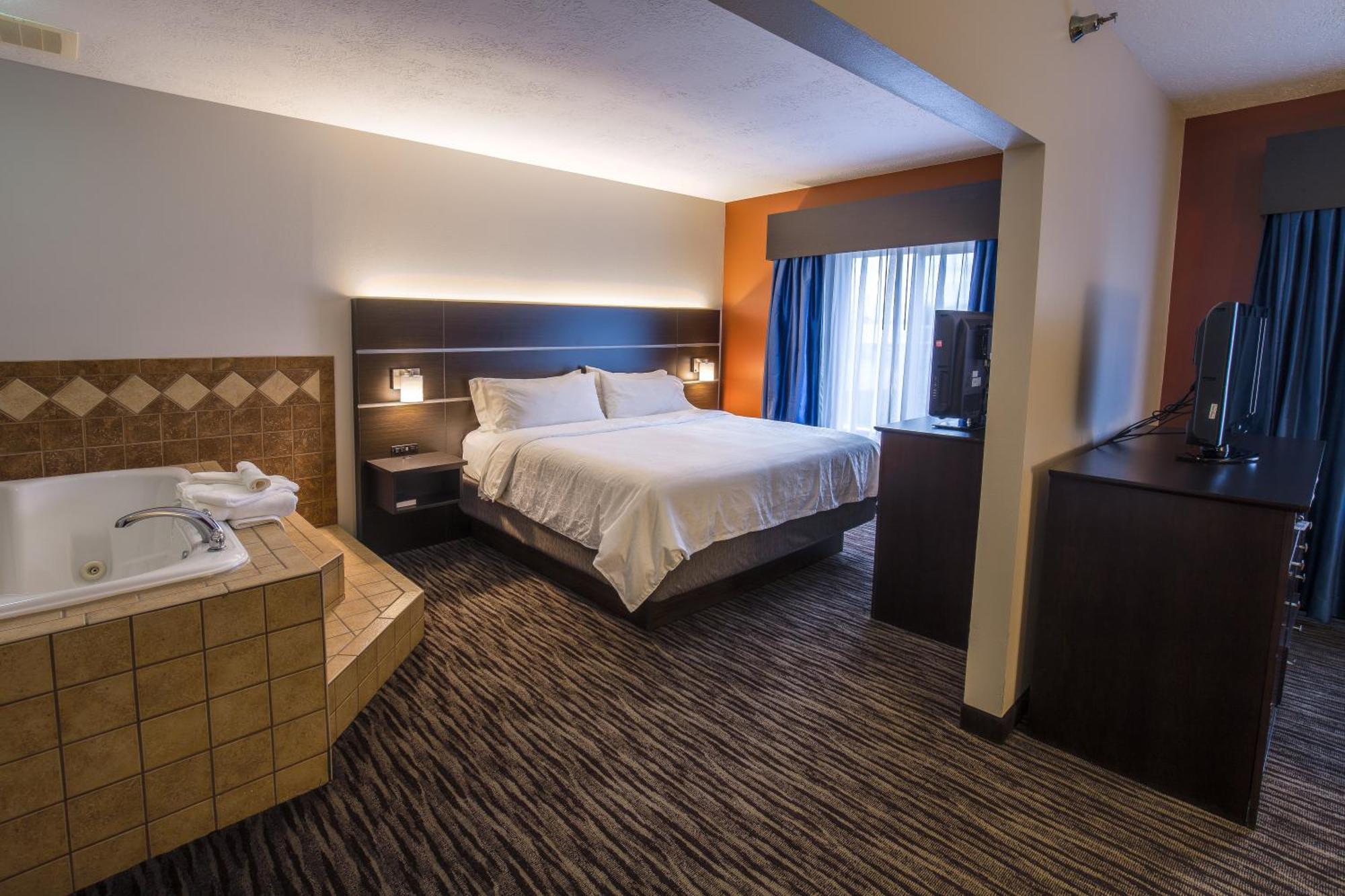 One-Bedroom King Suite with Spa Bath