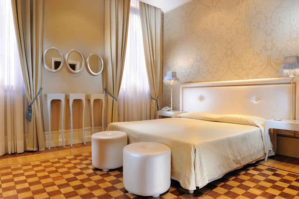 Exclusive Double Room with Canal View,1437207811:JPEG